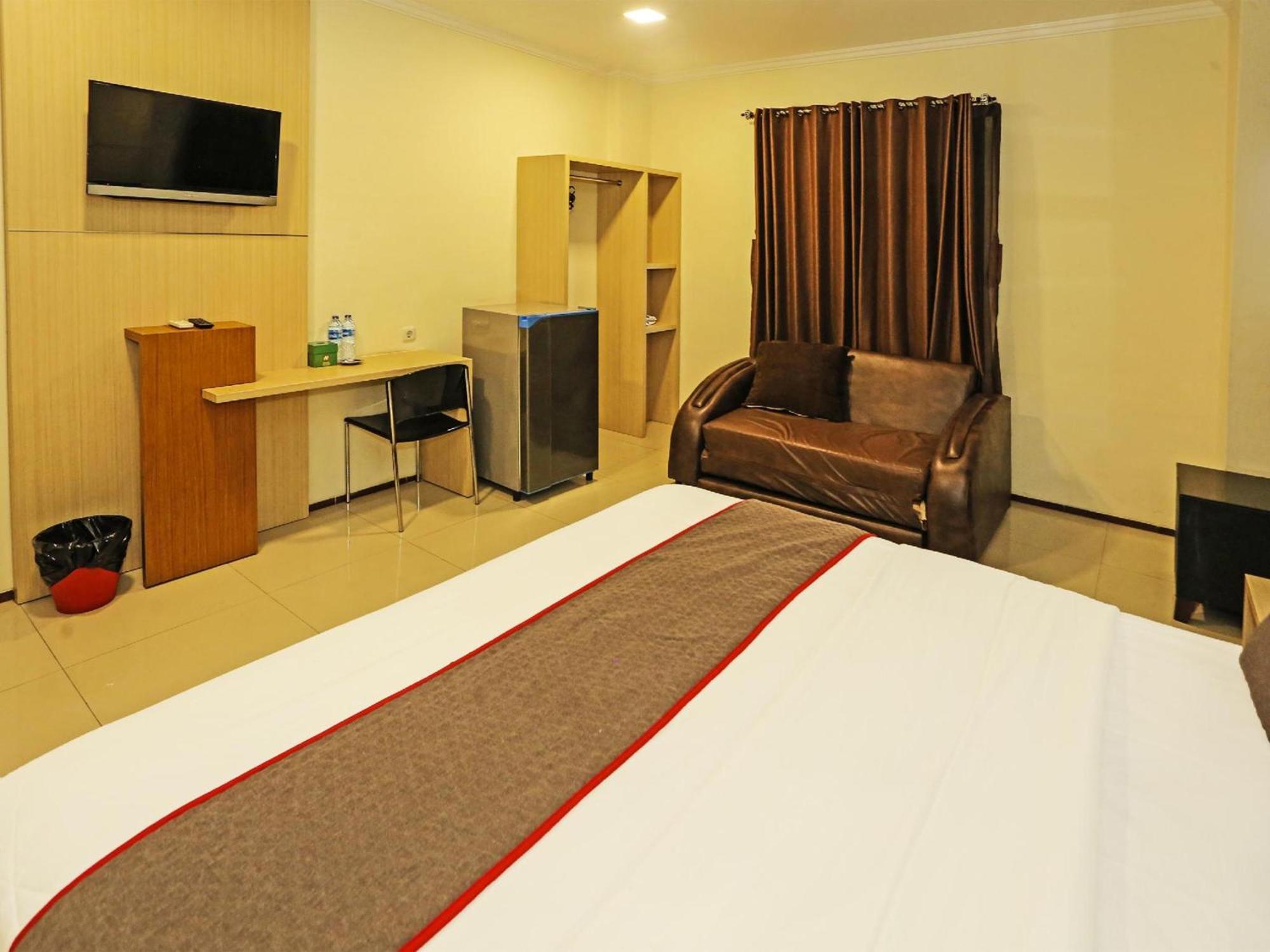 Super Oyo Townhouse Oak Hotel Fiducia סרפונג מראה חיצוני תמונה