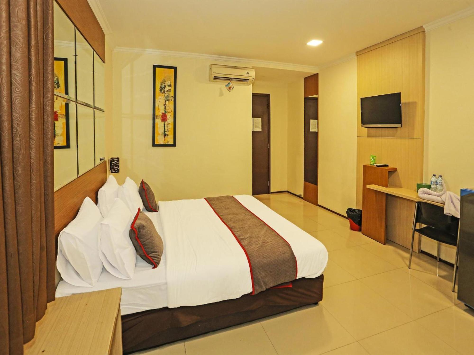 Super Oyo Townhouse Oak Hotel Fiducia סרפונג מראה חיצוני תמונה