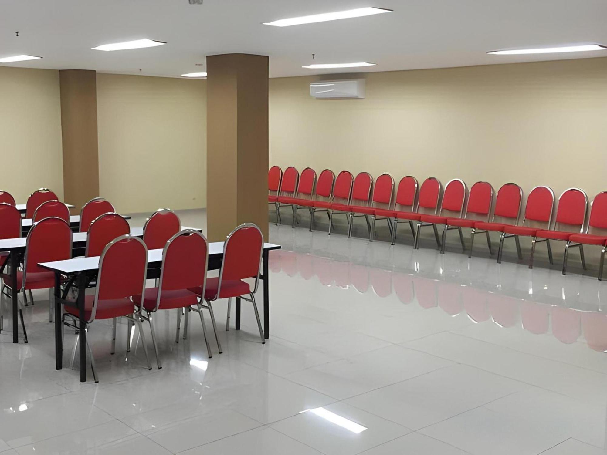Super Oyo Townhouse Oak Hotel Fiducia סרפונג מראה חיצוני תמונה