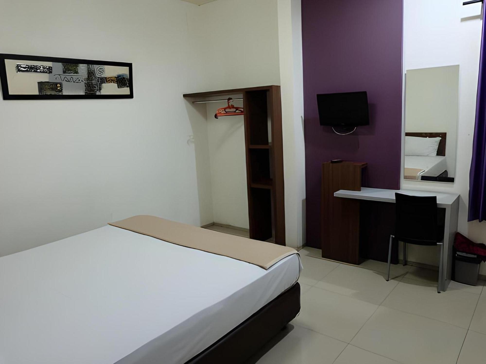 Super Oyo Townhouse Oak Hotel Fiducia סרפונג מראה חיצוני תמונה
