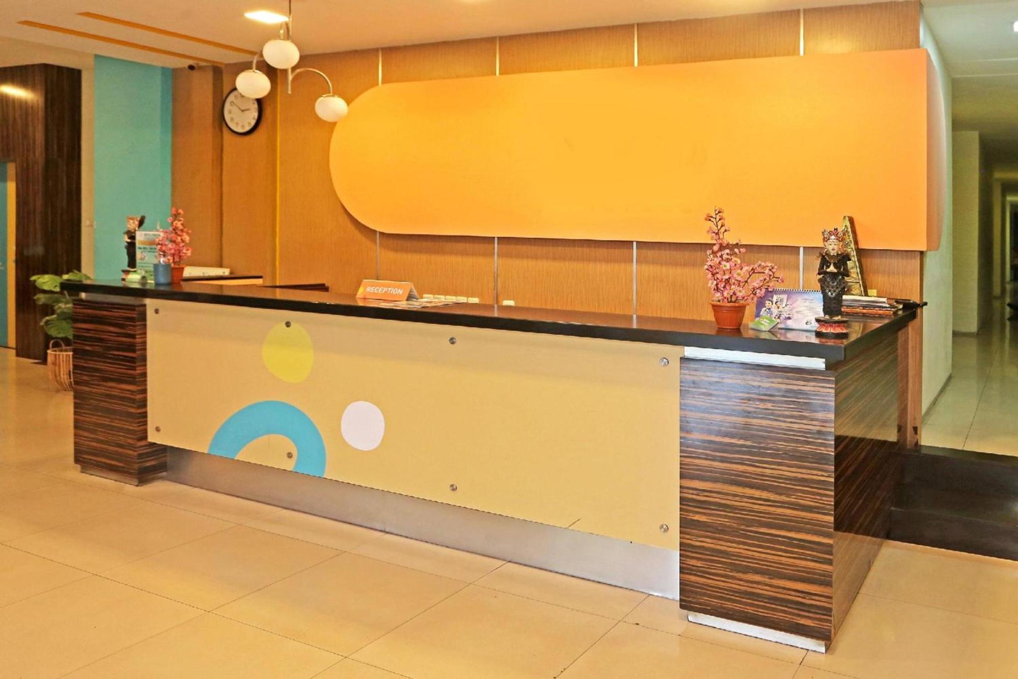 Super Oyo Townhouse Oak Hotel Fiducia סרפונג מראה חיצוני תמונה
