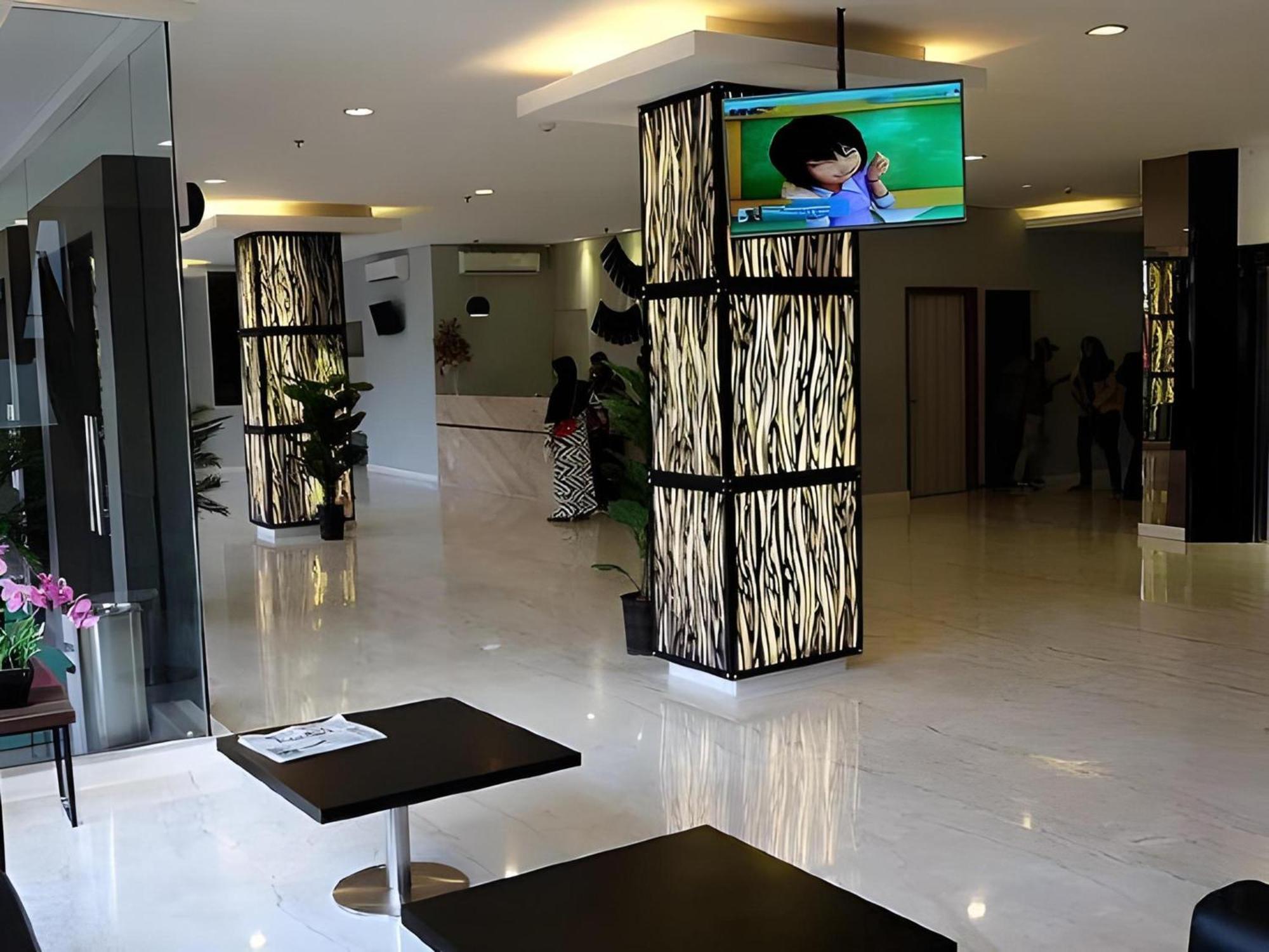 Super Oyo Townhouse Oak Hotel Fiducia סרפונג מראה חיצוני תמונה