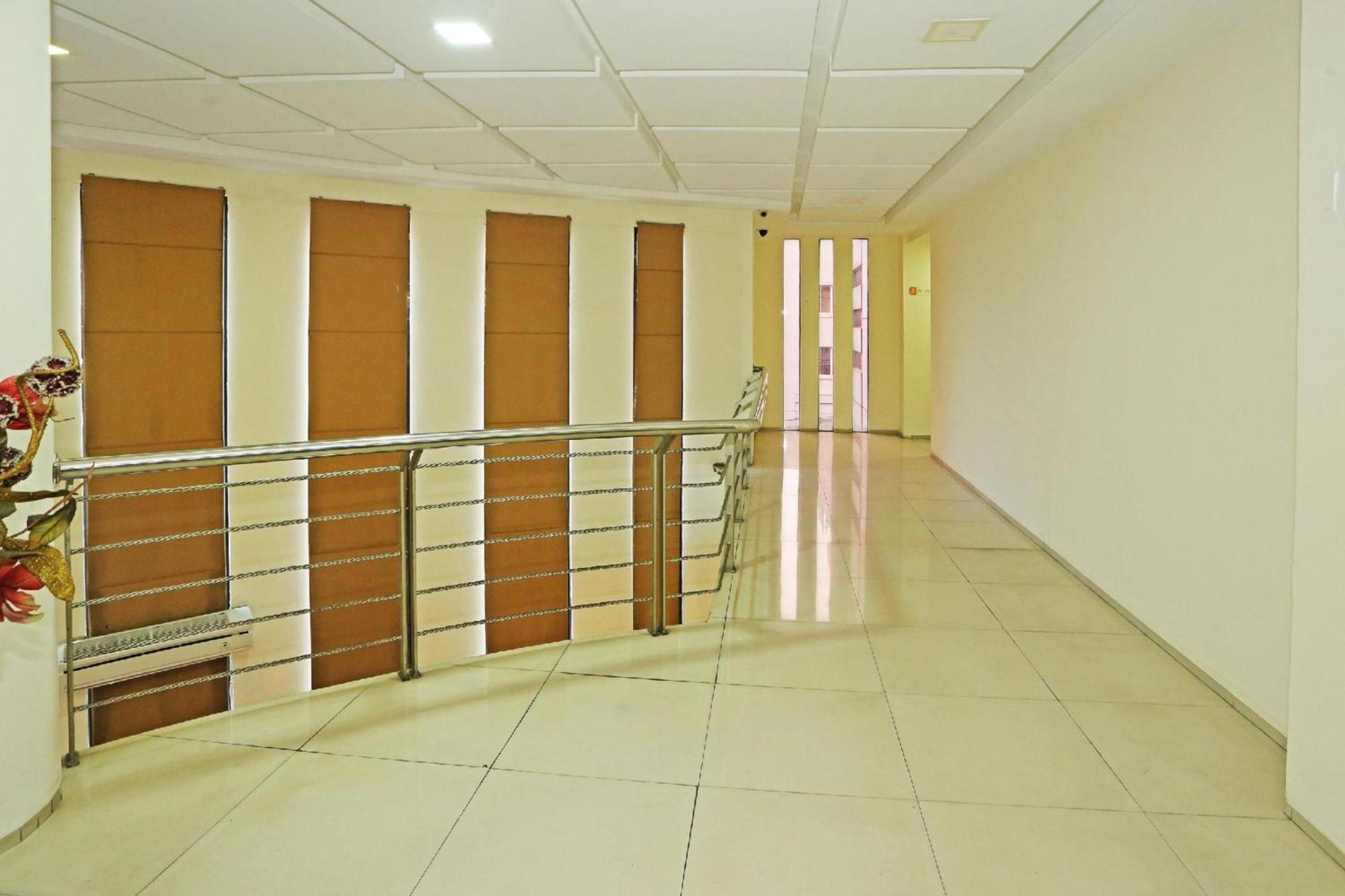 Super Oyo Townhouse Oak Hotel Fiducia סרפונג מראה חיצוני תמונה