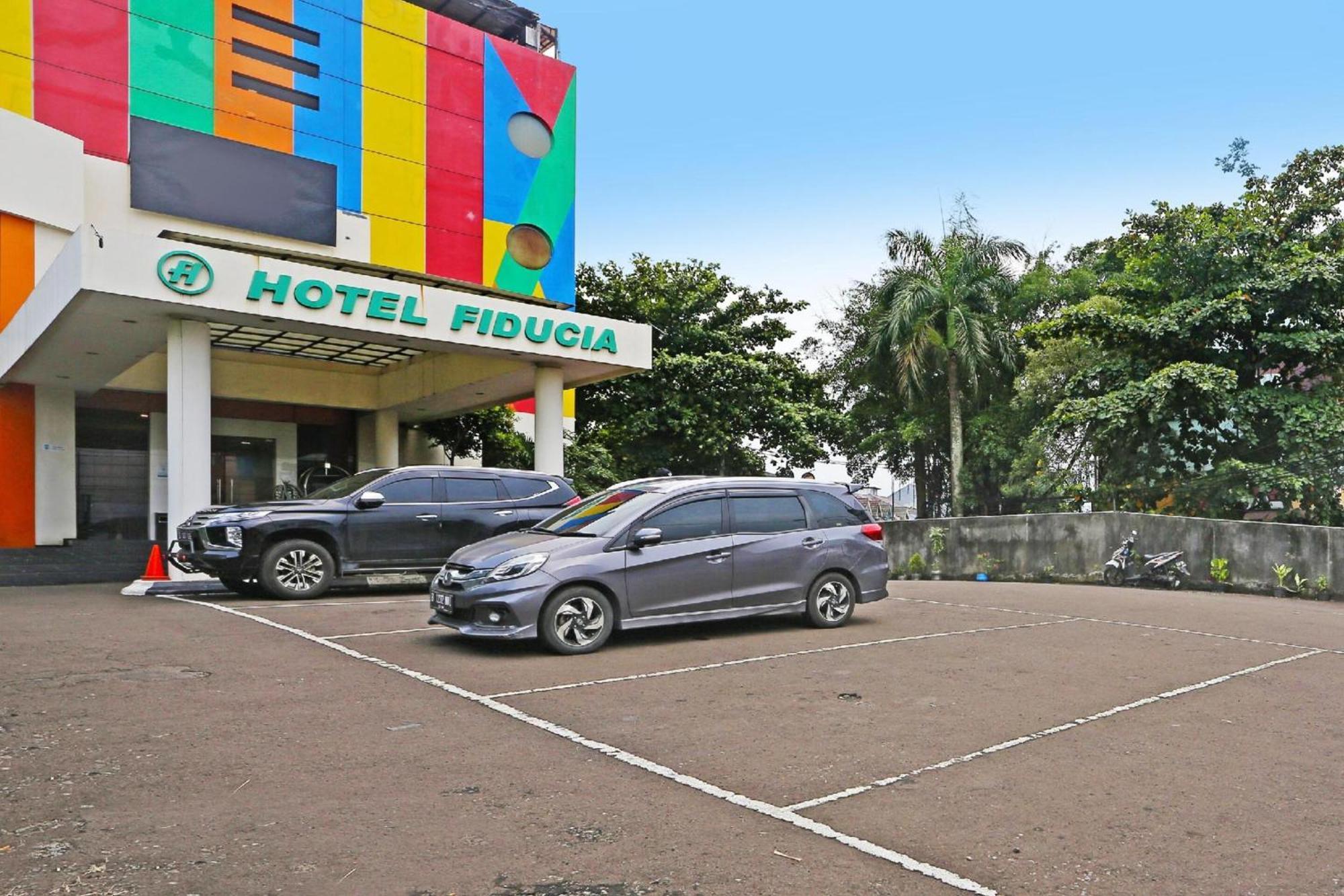 Super Oyo Townhouse Oak Hotel Fiducia סרפונג מראה חיצוני תמונה