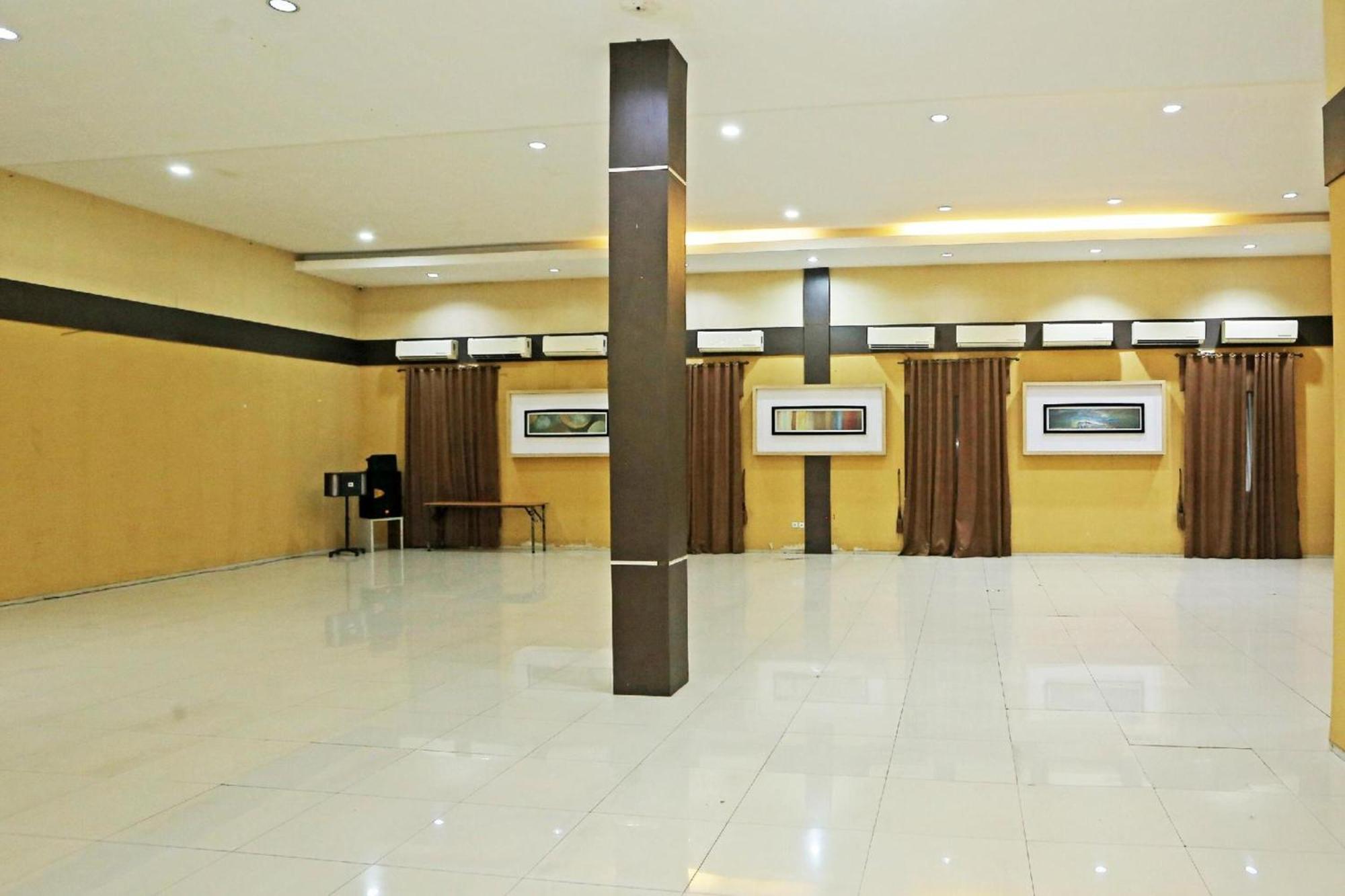 Super Oyo Townhouse Oak Hotel Fiducia סרפונג מראה חיצוני תמונה