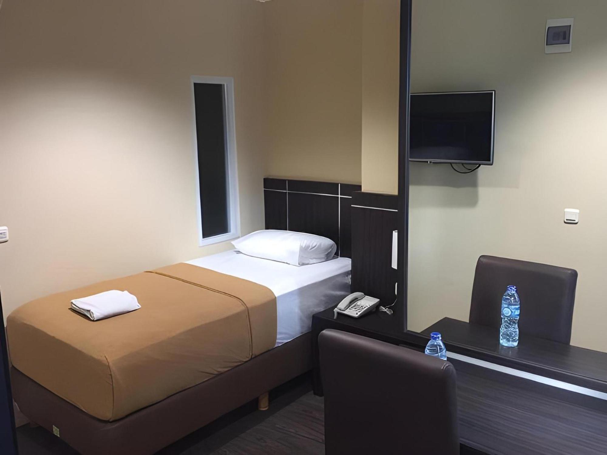 Super Oyo Townhouse Oak Hotel Fiducia סרפונג מראה חיצוני תמונה