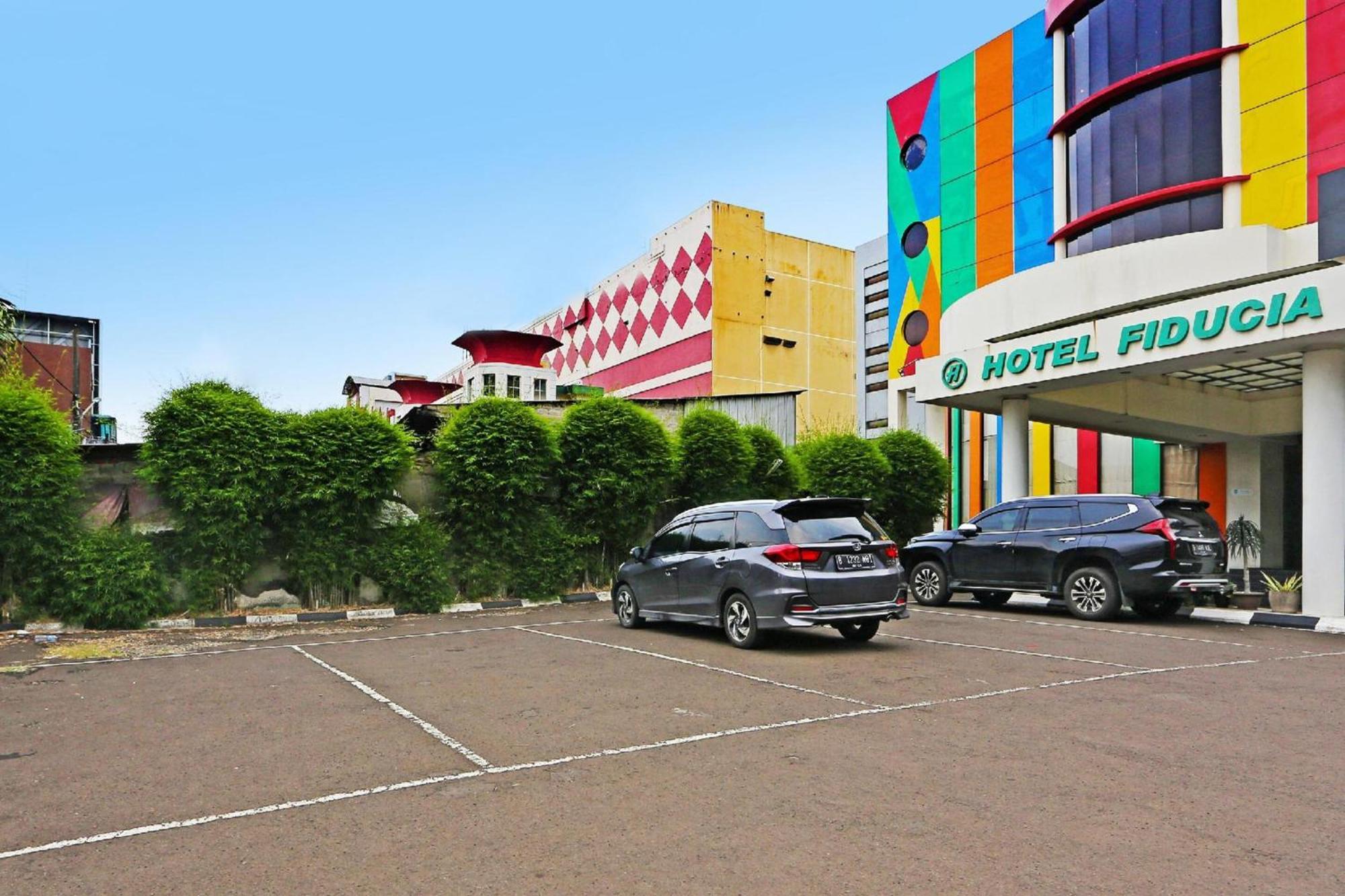 Super Oyo Townhouse Oak Hotel Fiducia סרפונג מראה חיצוני תמונה