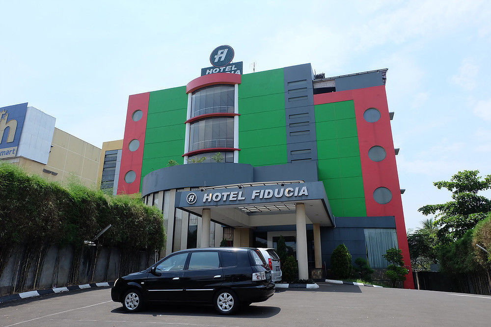 Super Oyo Townhouse Oak Hotel Fiducia סרפונג מראה חיצוני תמונה